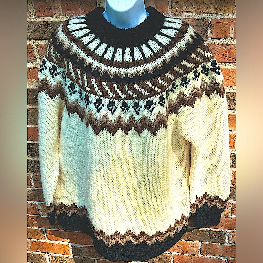 Scandinavian , Icelandic Style Handmade Wool Sweater. Yoke style Crew Neck
